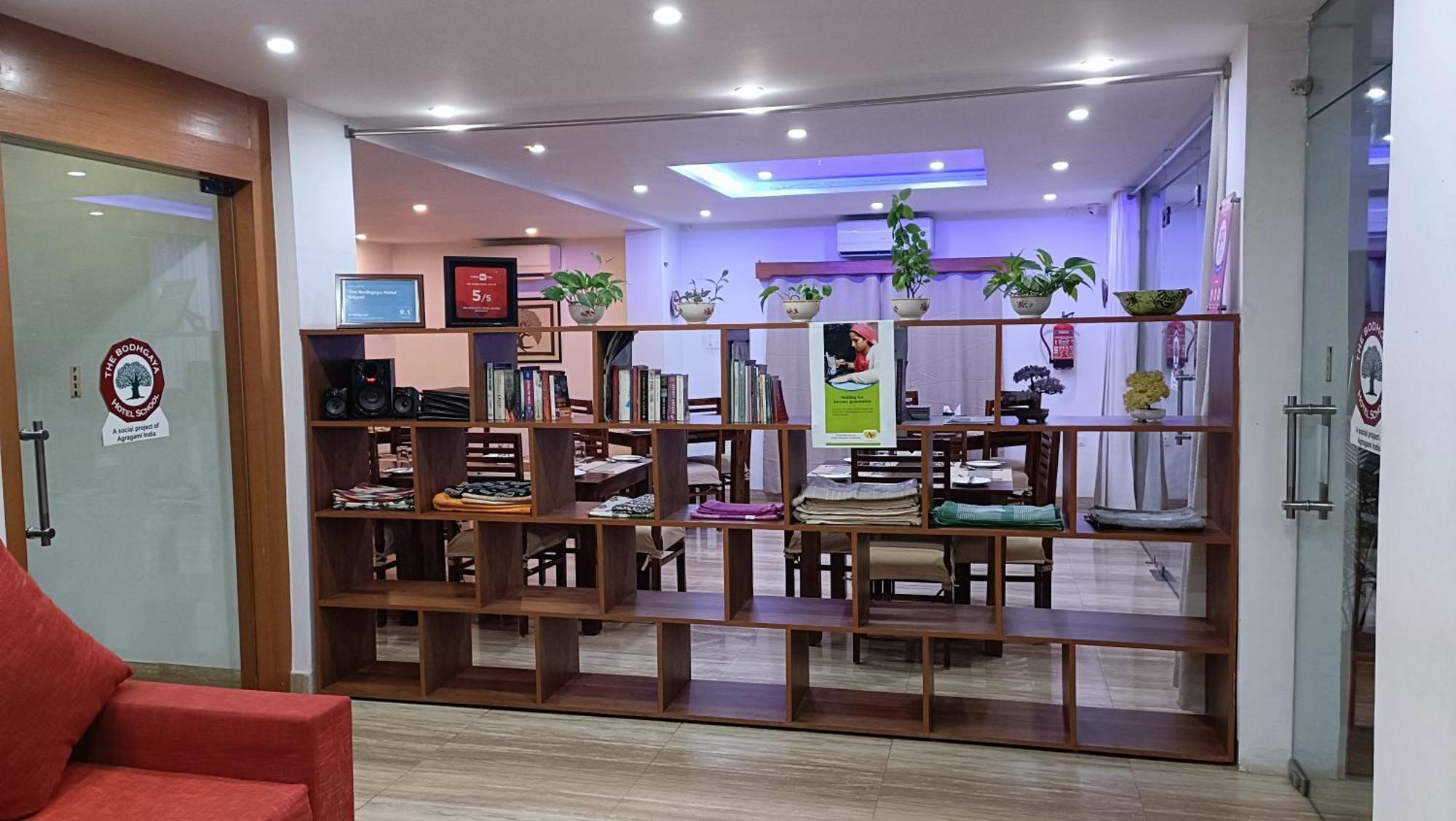 The Bodhgaya Hotel School Extérieur photo